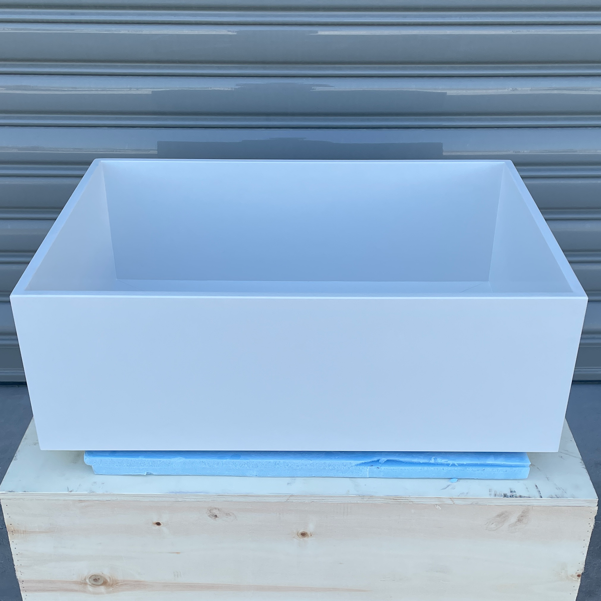 Handcrafted White Quartz Bathroom Vanity Sink: Wall Mount or Vanity Top (QU-063)