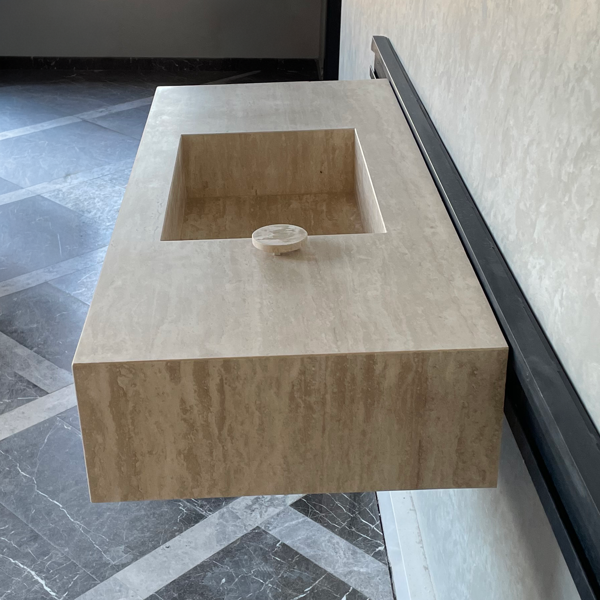 Handmade Vein Cut Travertine Sink: Custom Beige Bathroom Vanity (TR-094)