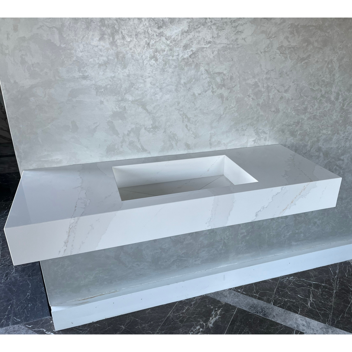 CUSTOM CALACATTA GOLD QUARTZ SINK (QU-041)