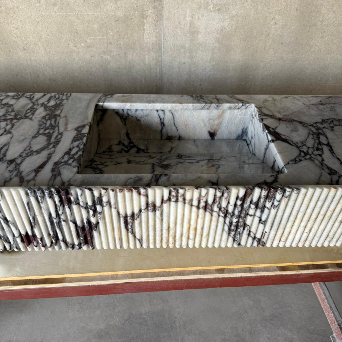 Handmade Calacatta Viola Marble Sink with Fluted Apron: Custom Made Bathroom Basin (NS-141)